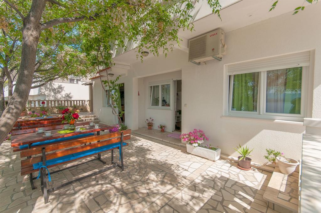 Apartments Zdenka Omis Exterior photo